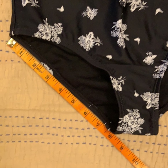 22. Black and White Bikini Bottom - Picture 6 of 9